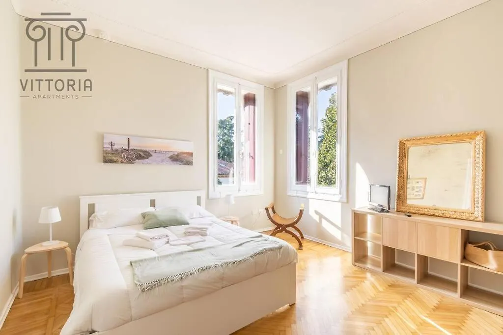 Vittoria Apartments: Viale Dante Vicenza 0*,  Italy